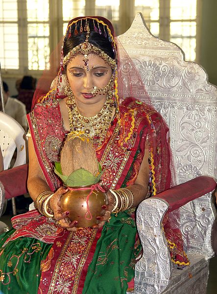 Hindu_Bride,_Ahmedabad,_Gujarat