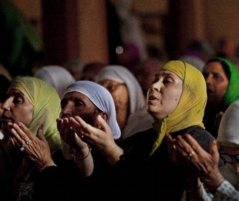 Muslim-women-mosque