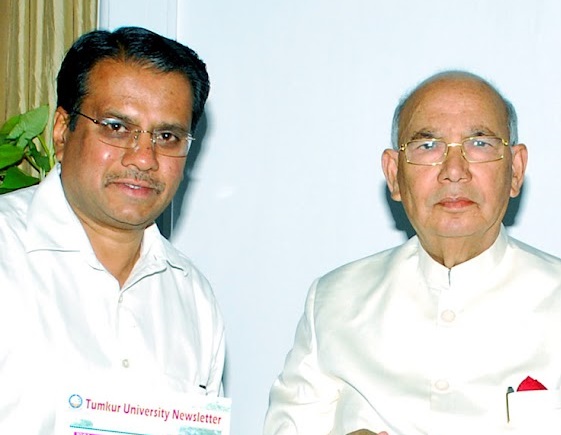 Tumkur-VC-Sharma-with-Governor